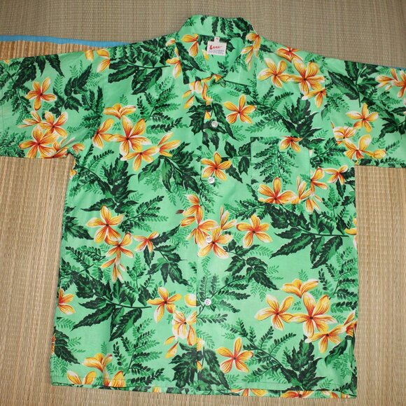 Stunning colors on this 1950's Hawaiian Aloha Shirt made by Luau - 100% Rayon - Picture 1 of 9